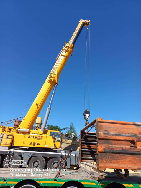 Grutage d'une machine industrielle